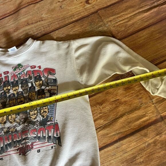 Vintage 1991 World Series Champs Minnesota Twins Sweatshirt - Picture 6 of 7